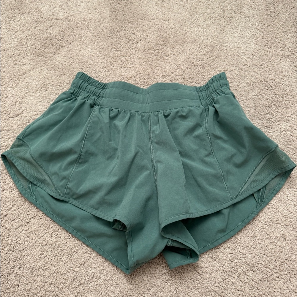 Size 4- Lululemon Hotty Hot Short | Green Smoke | 2.5" | low-rise